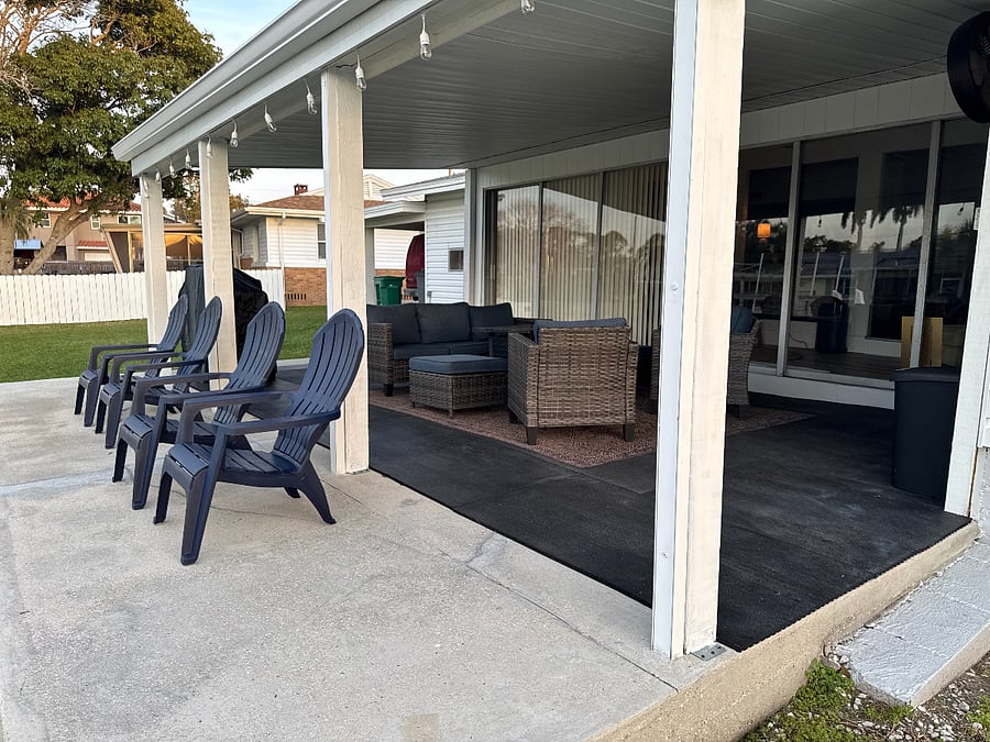 lanai seating