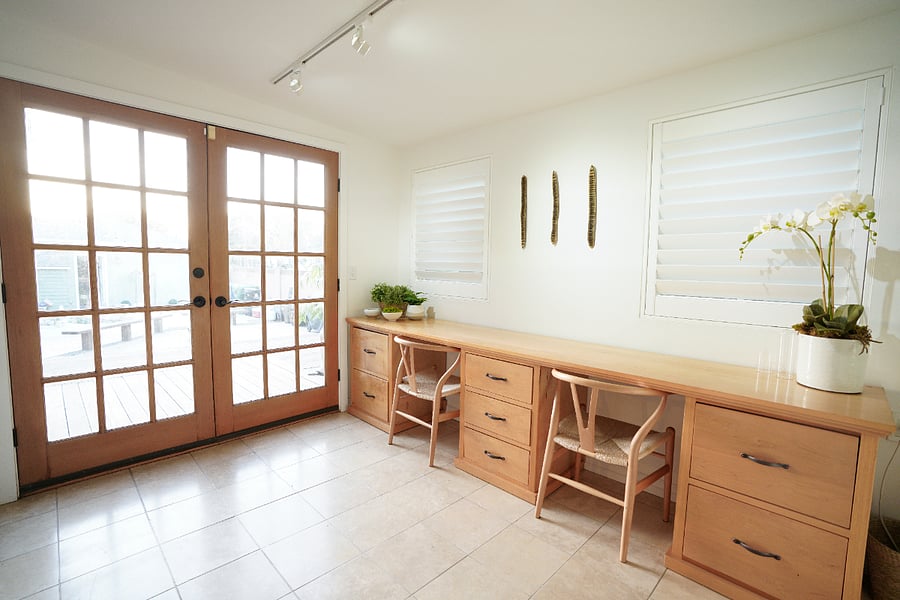 Built-in dual workstation with French door access, ideal for hybrid and remote schedules.