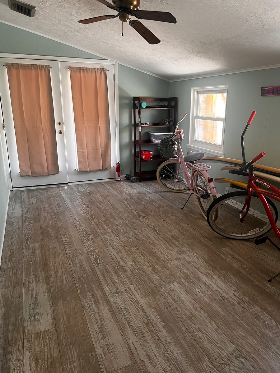 FRONT ENTRY MUD ROOM