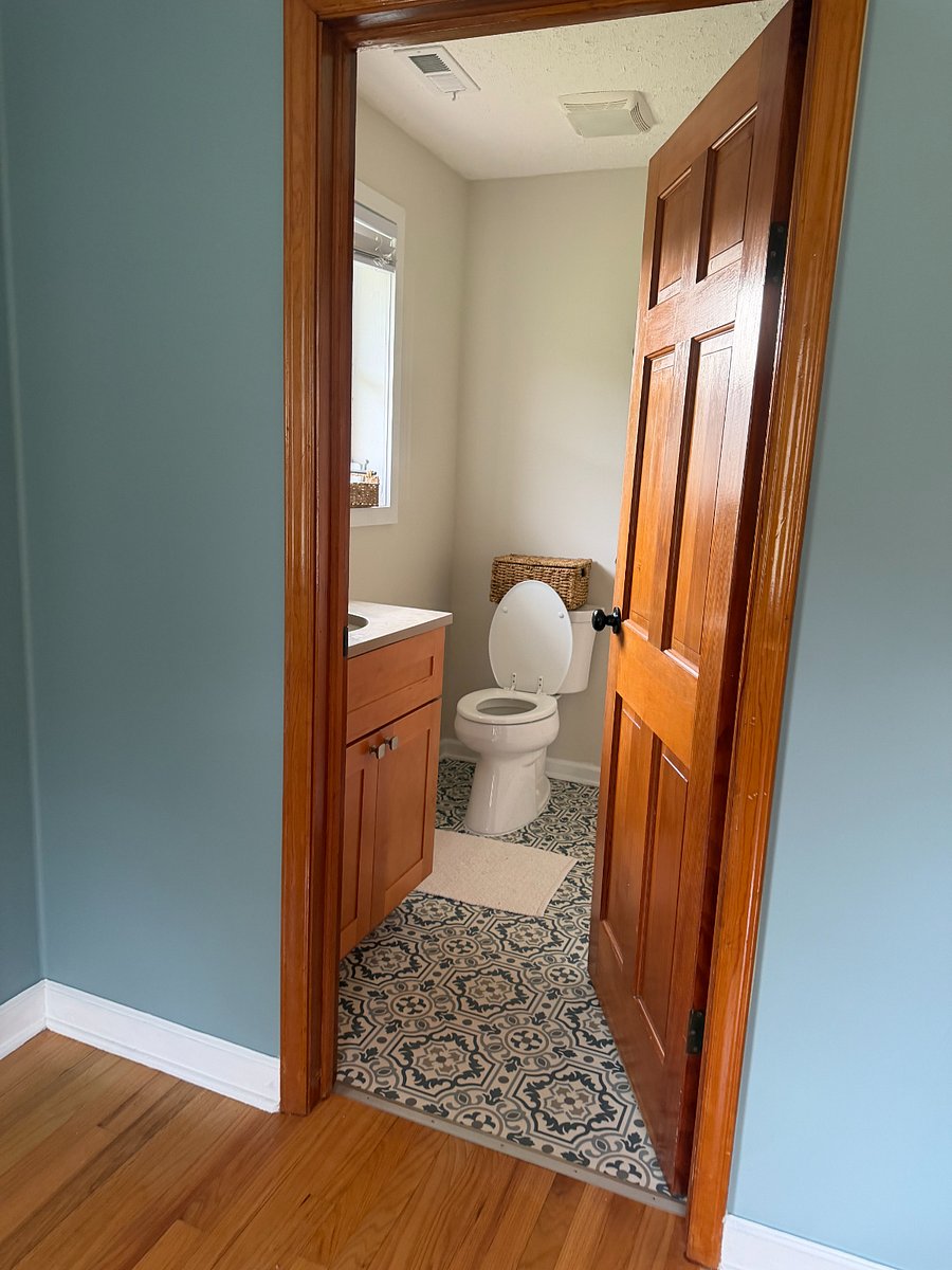 Main bathroom - Unit 1