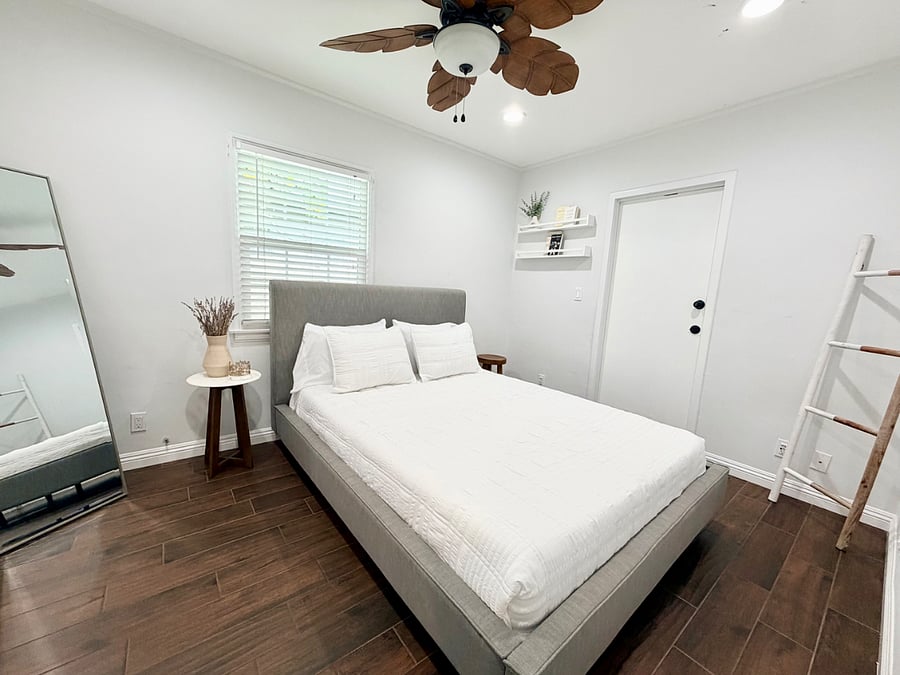 Bedroom 3- Queen bed