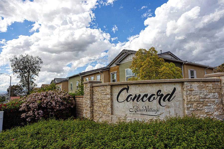 Take a stroll through the community's open-air common areas, featuring modern architecture and beautifully maintained greenery. Its a peaceful, inviting space to enjoy the mountain backdrop and the bright Santa Clarita sky.