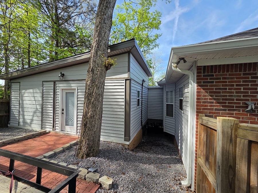 Back area and mother-in-law suite entrance