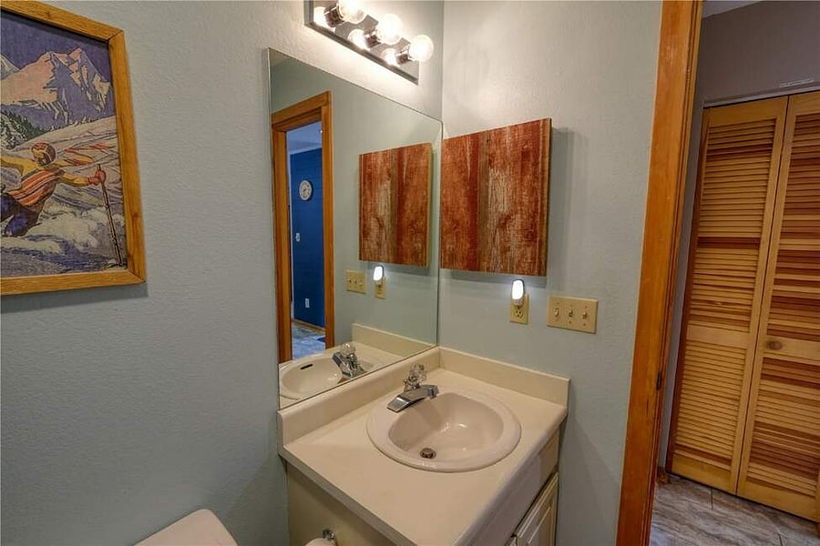 2nd bath sink