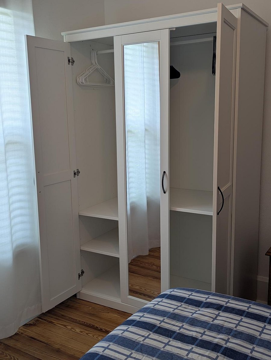 Queen Bedroom Closet