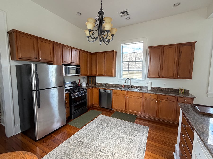 Updated kitchen with all the amenities