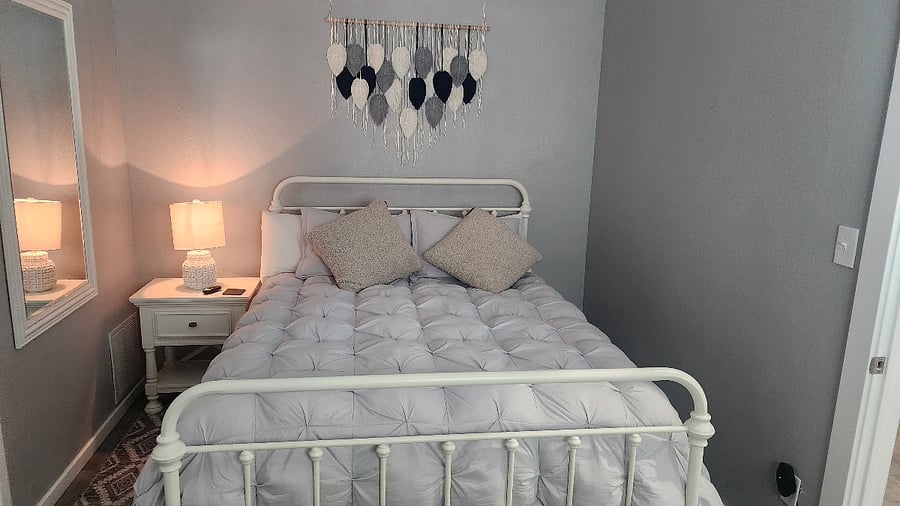 master bedroom queen bed