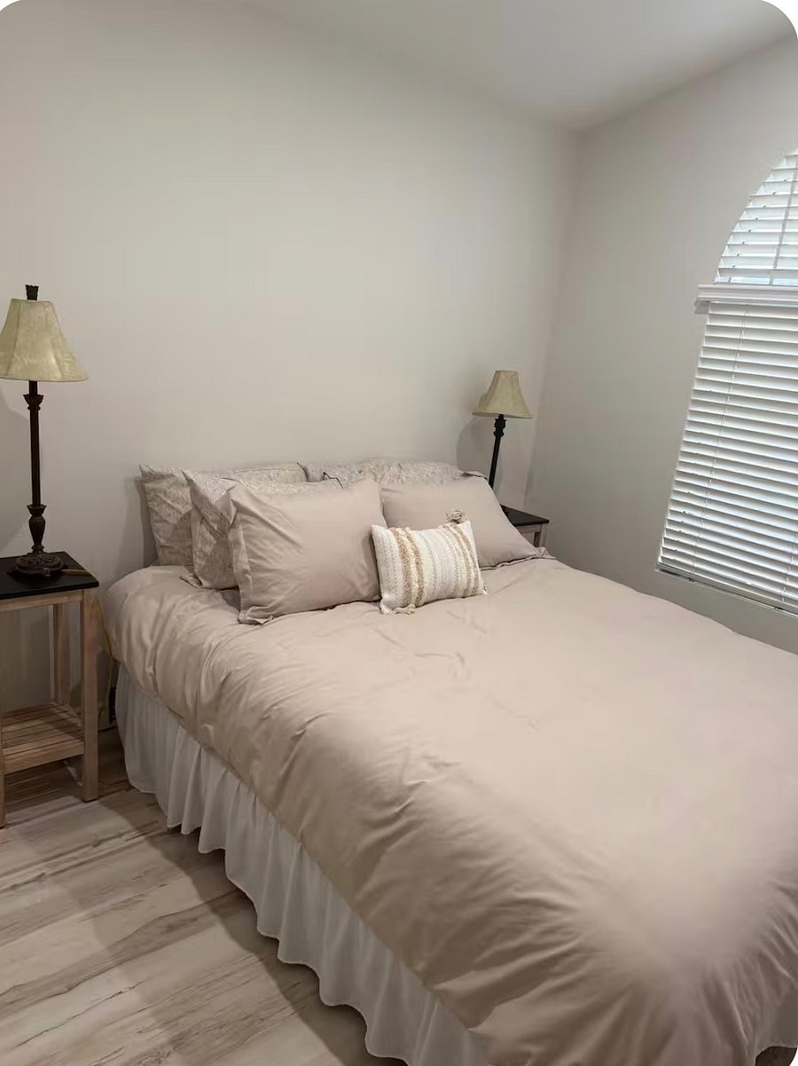 Bedroom 2 - Queen 