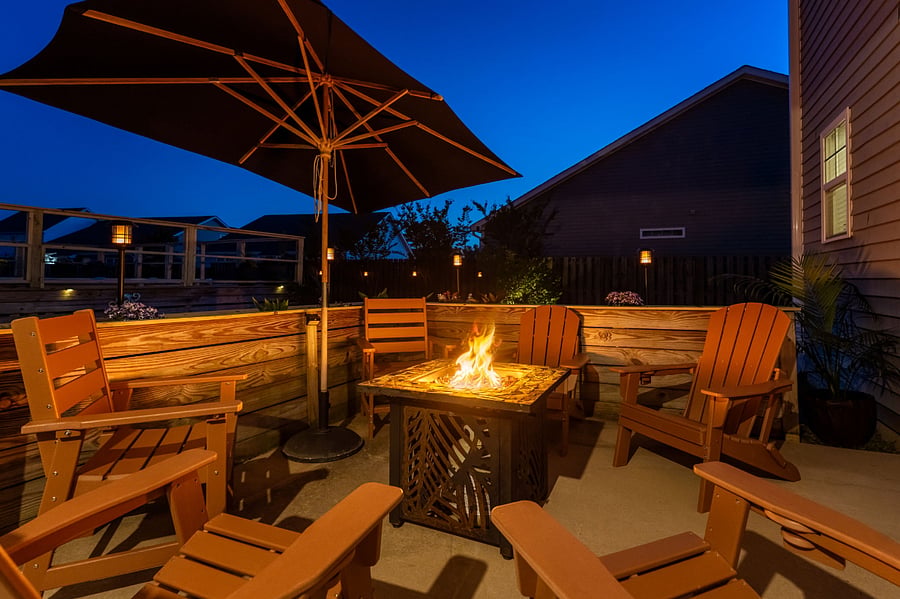 Outdoor fire pit