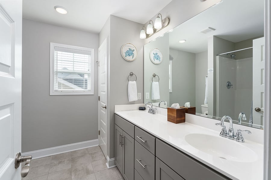 Ensuite Primary bathroom