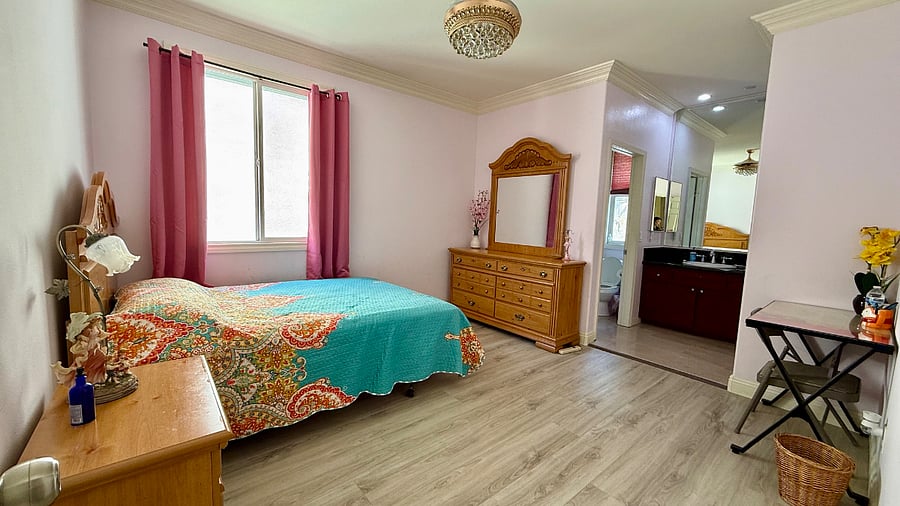 Bigger room with private bathroom 
