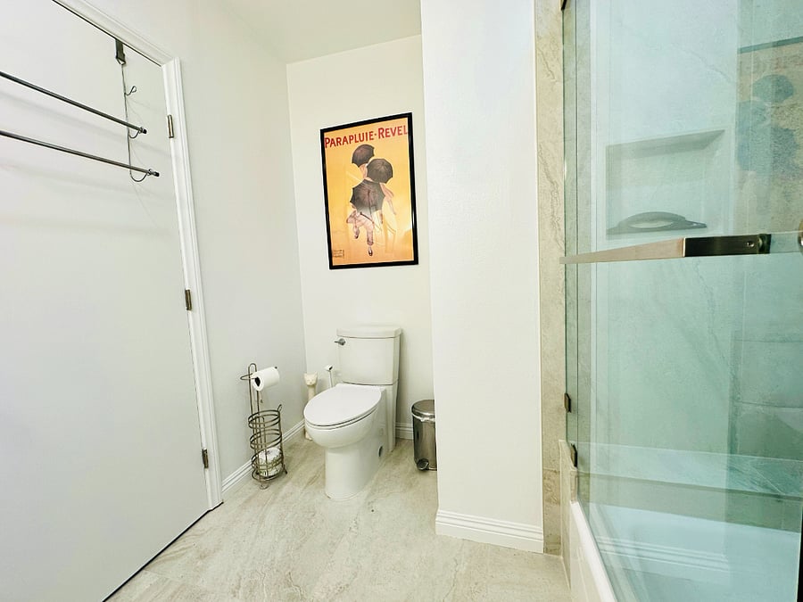Main Bathroom.