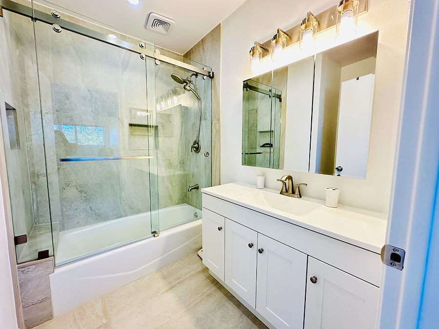 Main Bathroom.