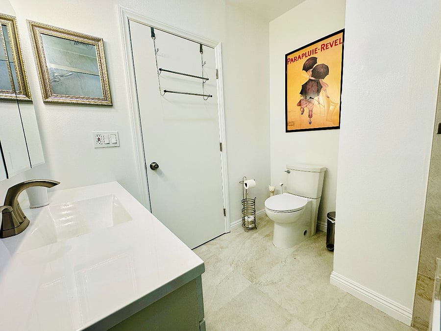 Main Bathroom.