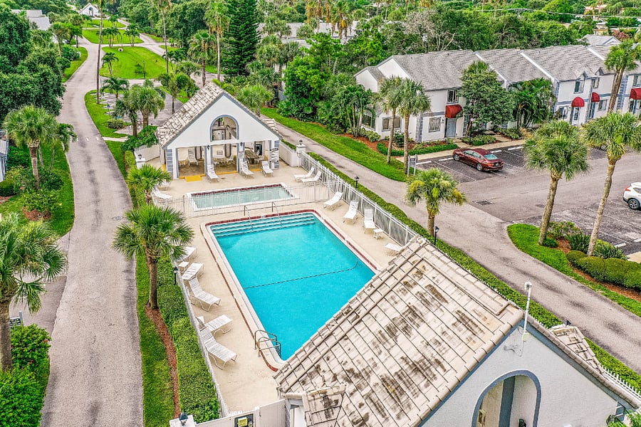 Complex overview of pool & clubhouse