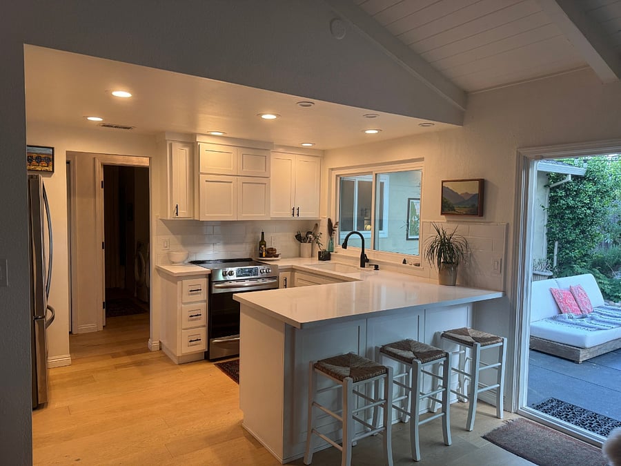 modern, fully equipped kitchen