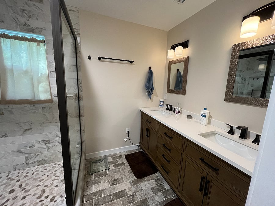 Upstairs bathroom picture 1