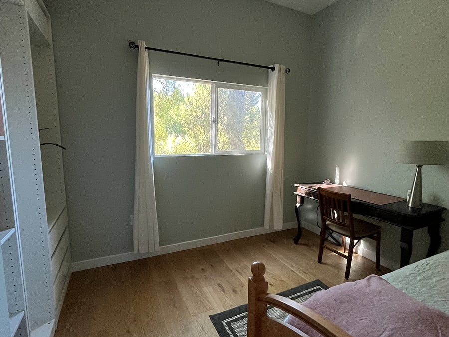 down stairs bedroom picture 2
