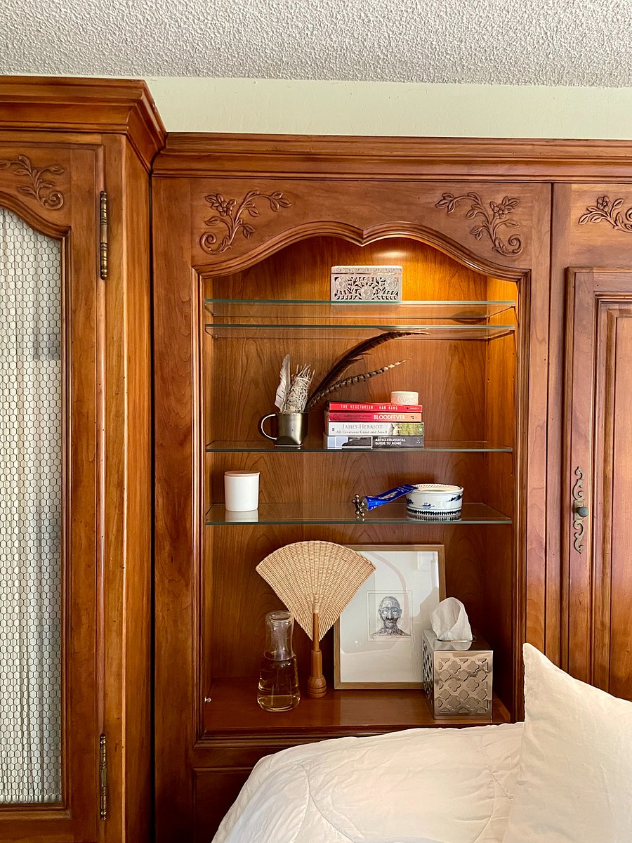 Items shown for scale shelves will be emptied for your stay.