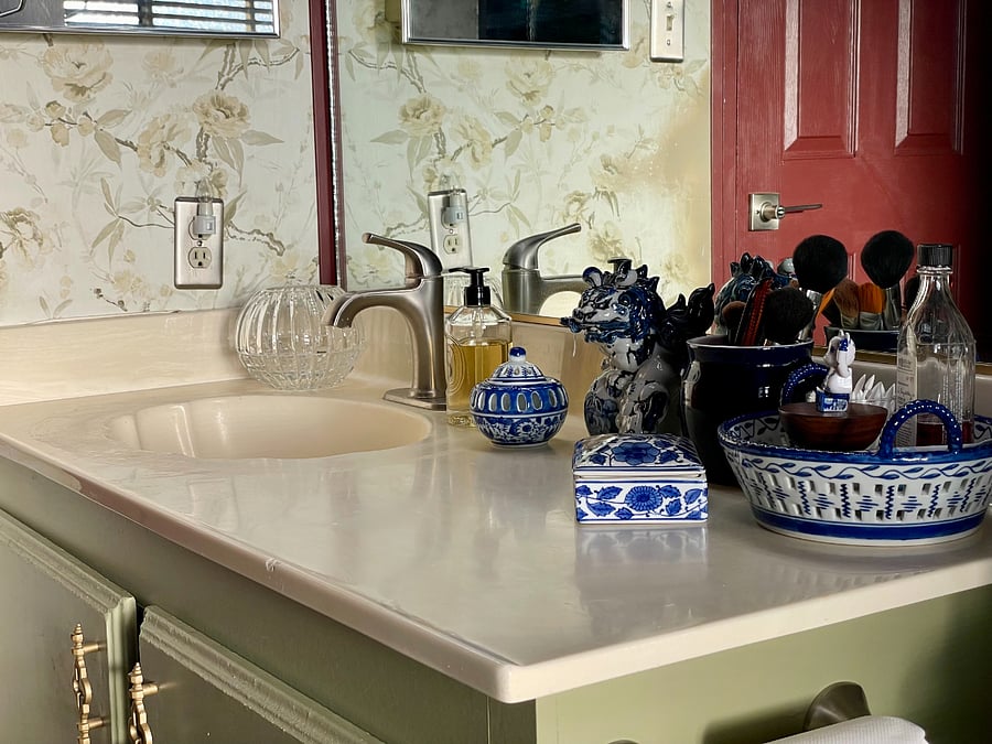 Hot and cold water in the sink, two electrical sockets and ample countertop space. (Personal items depictied for scale only we will clear the countertop for your stay.)