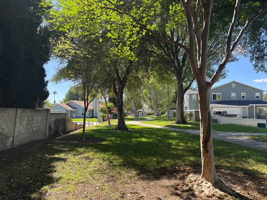 greenbelt that leads to park and elementary school 1/4 mile