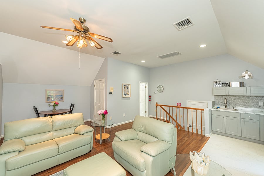 Entry into the apartment includes 5 steps after entry door.