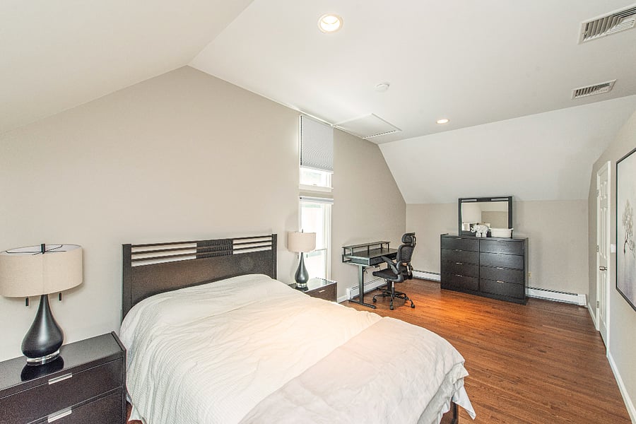 High ceilings with recess lighting give you plenty of space and comfort.