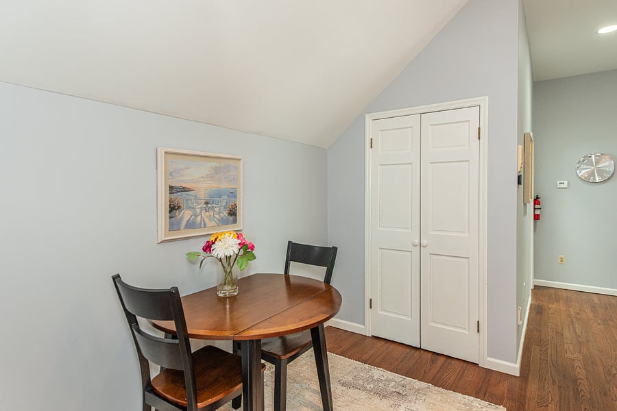 Collapsable dining table that can seat 4.