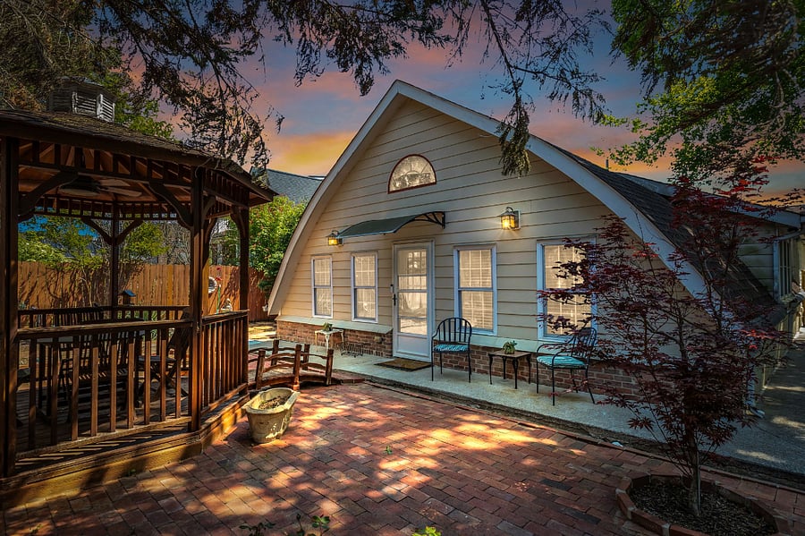 East Nashville nights- perfect for hanging outside. 