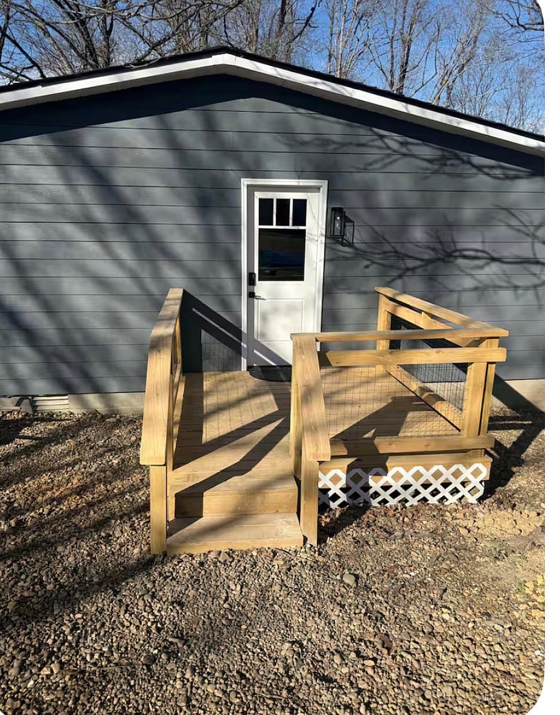 Side entrance with keypad