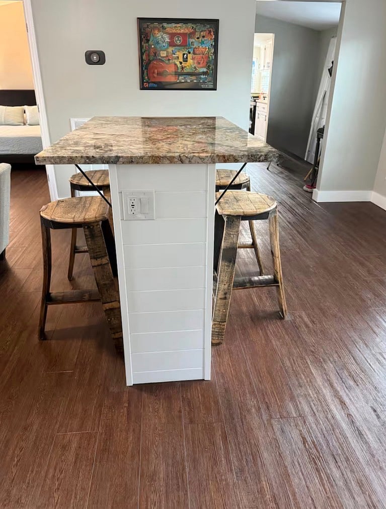 Living room Bar area