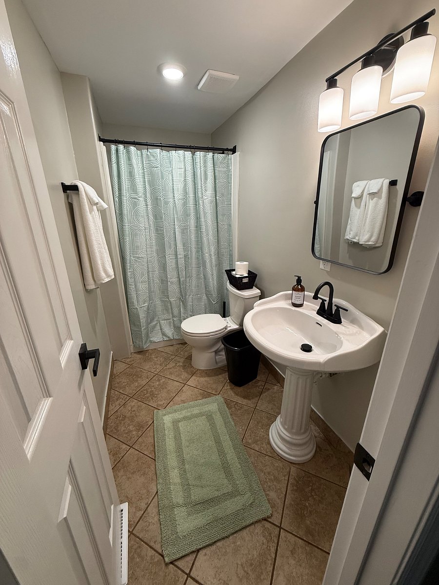 2nd Bathroom