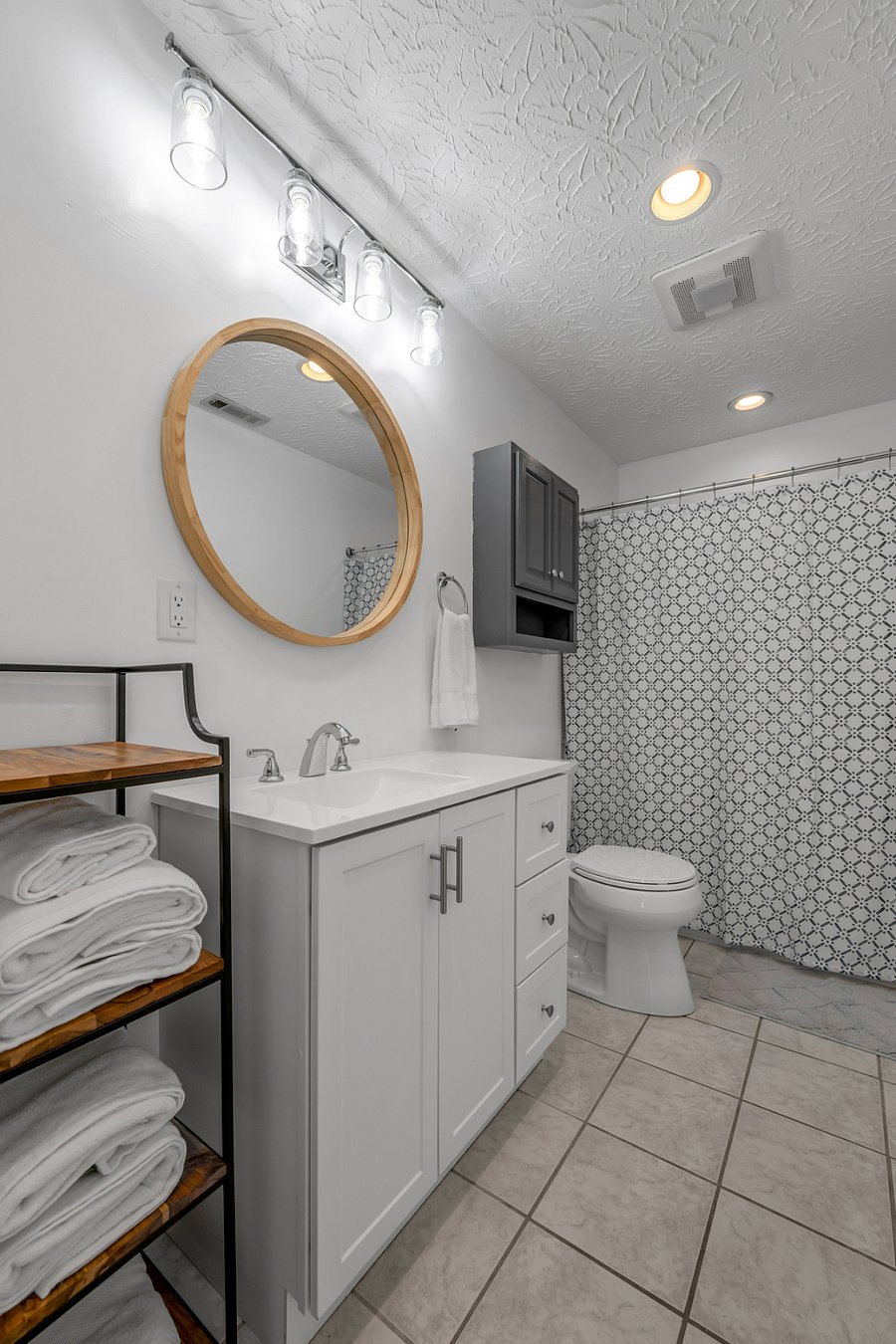 Upstairs Bathroom.