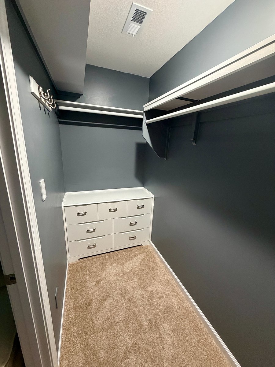 Walk-in closet