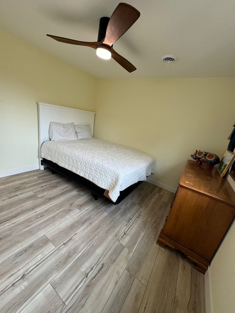 Queen bedroom, Tempur-pedic.