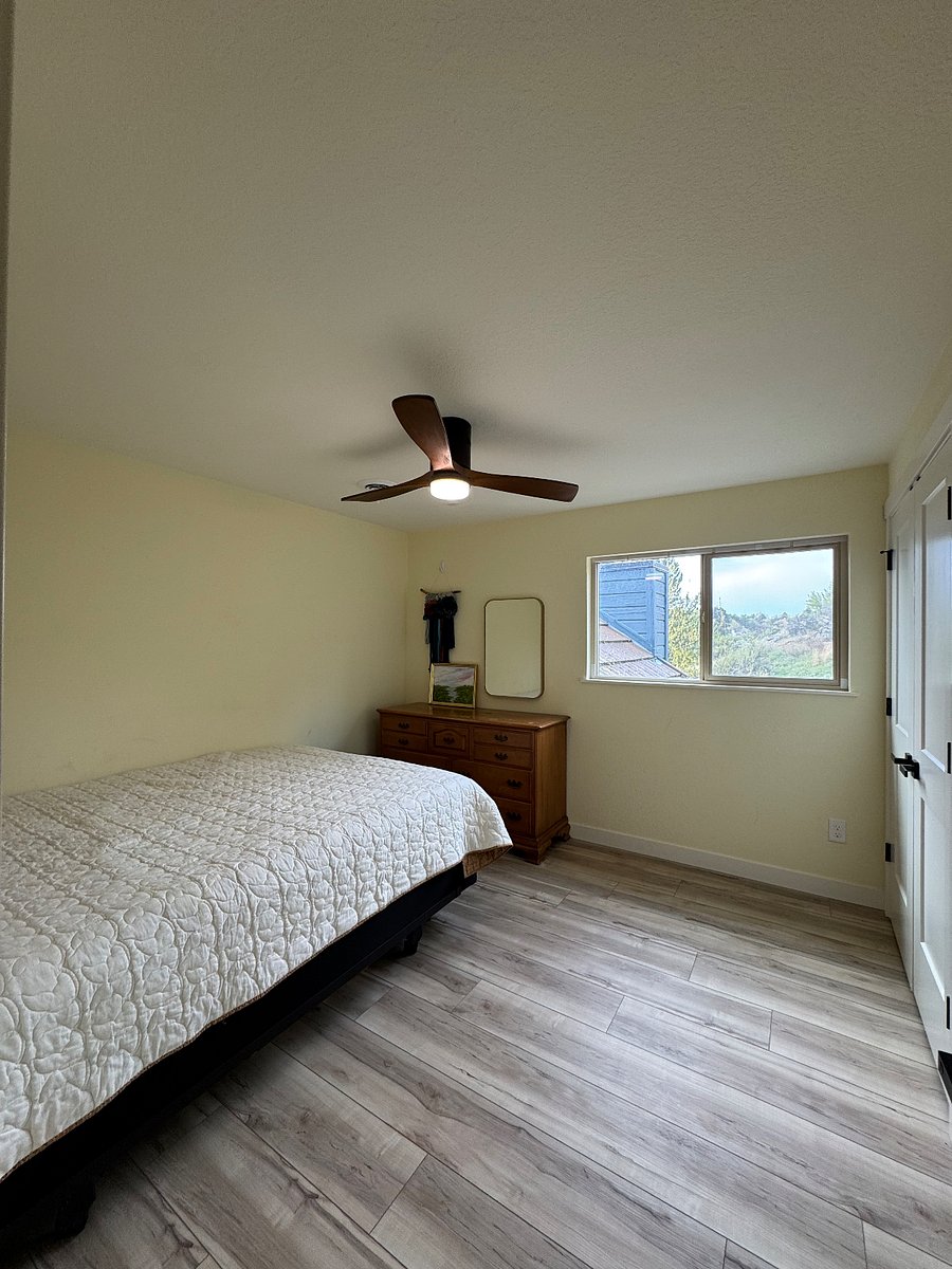 Queen bedroom, Tempur-pedic.