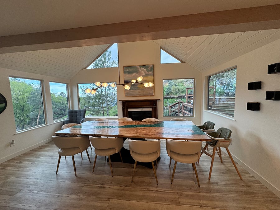 Dinning room with gas fireplace