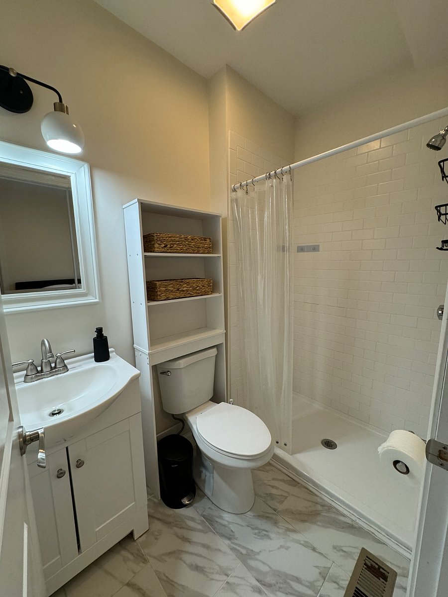 En suite master bathroom.