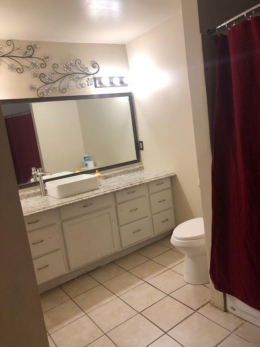 Modern bathroom for bedrooms 2,3, & 4