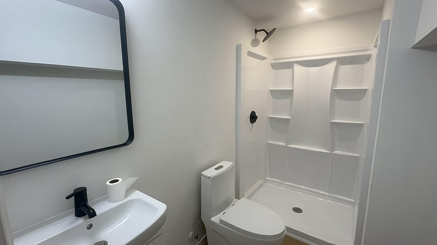 Full Bathroom 2