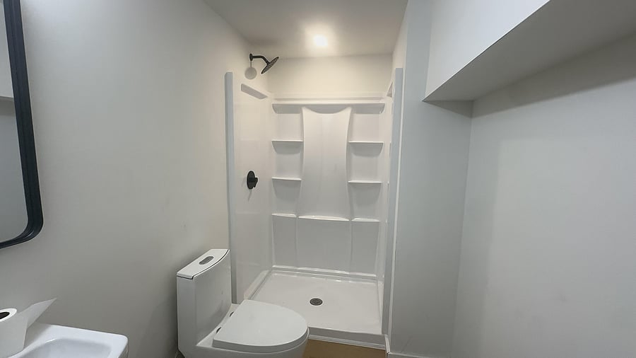 Full Bathroom 2