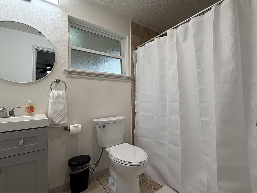 Room 5 private bath