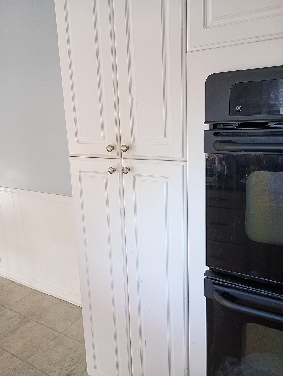 Pantry cabinet