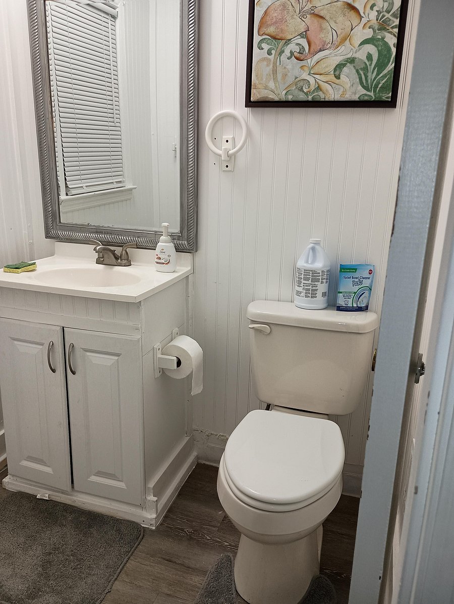 Water basin and vanity