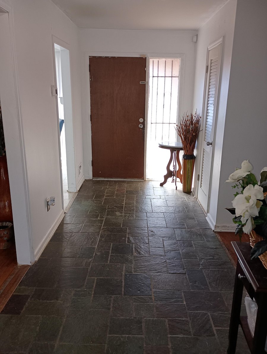 Foyer back