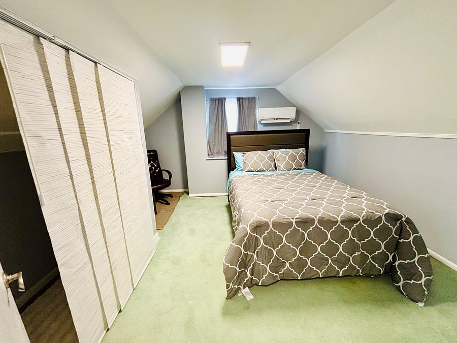 Room 3 with Queen Bed