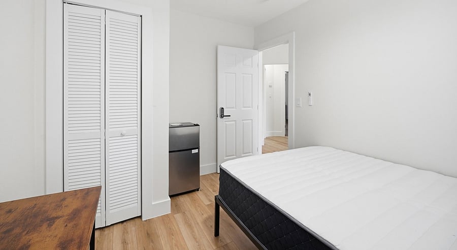 Bright & Furnished | Mini Fridge Included