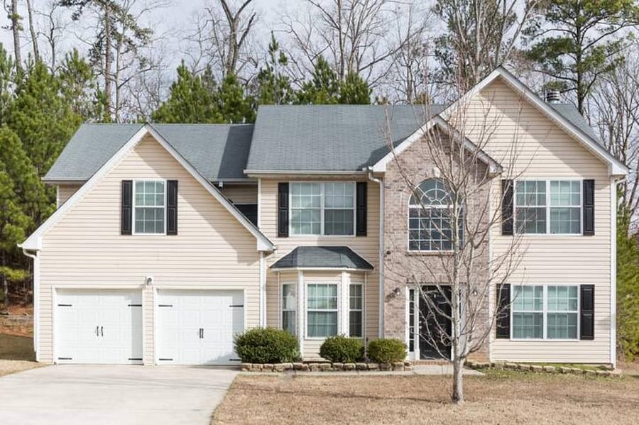Double garage/2 Story Home