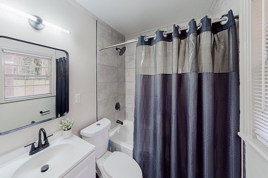 Bedroom 1 - private bathroom
