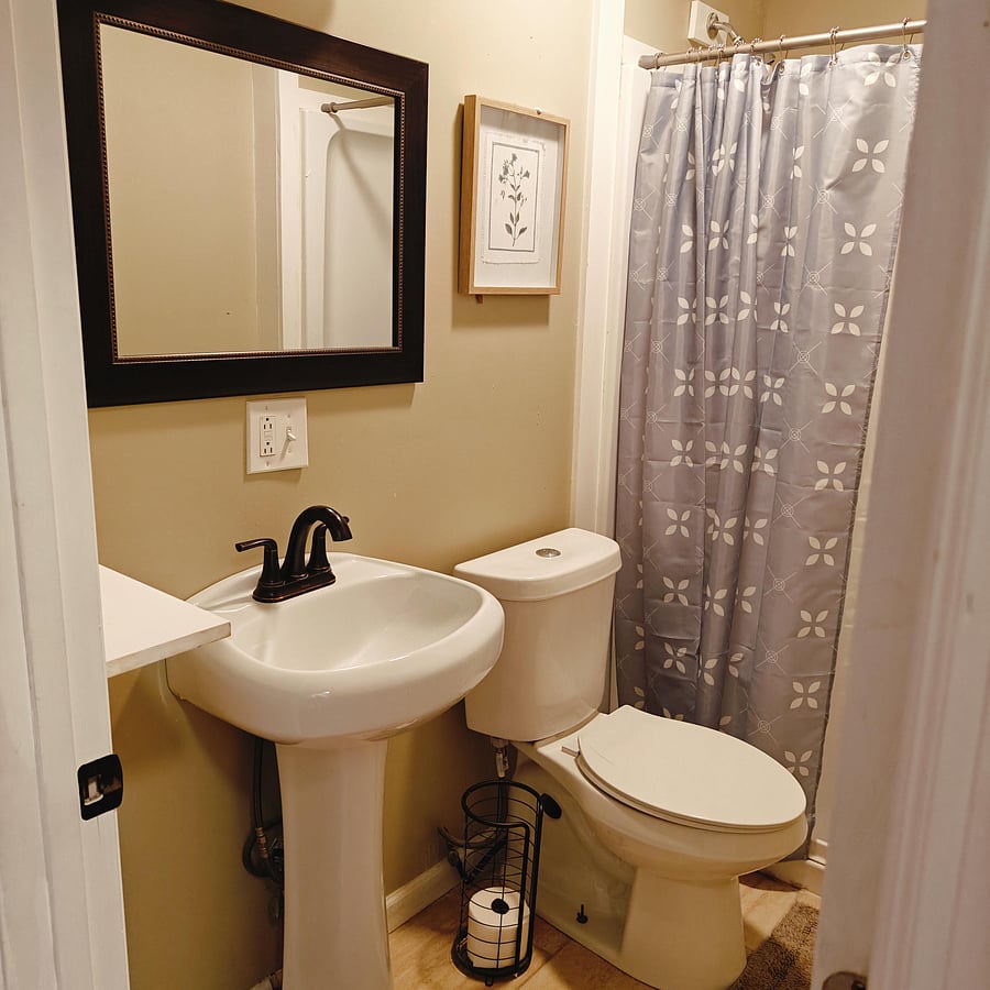 1 of 2 shared bathrooms
